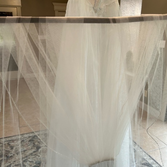 David’s Bridal wedding dress. Size 18W - Picture 13 of 16